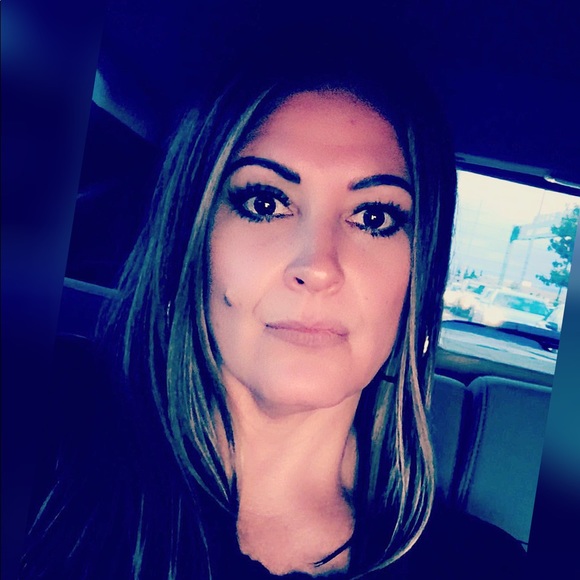 Welcome to my closet! Thanks for stopping by 💞 - Picture 1 of 3